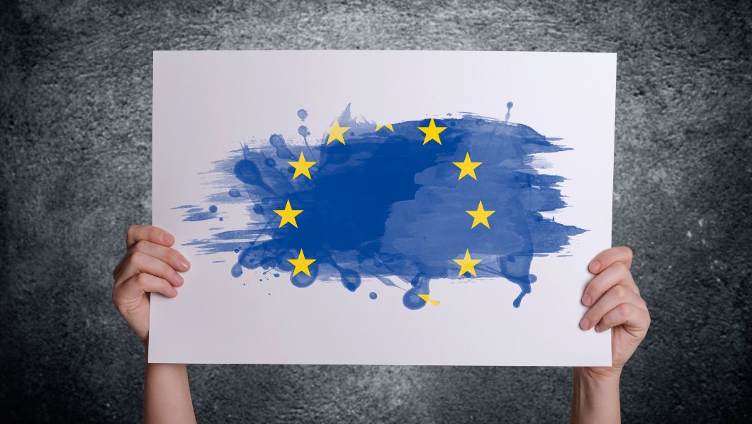 bandiera dell'Europa su foglio bianco