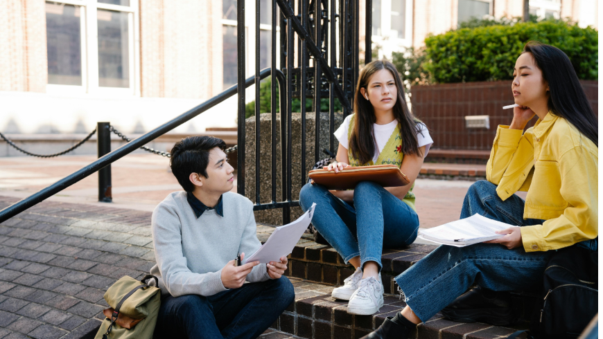 RAGAZZI CHE STUDIANO - Foto di George Pak by Pexels
