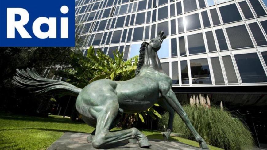Statua del cavallo davanti alla sede RAI di Roma