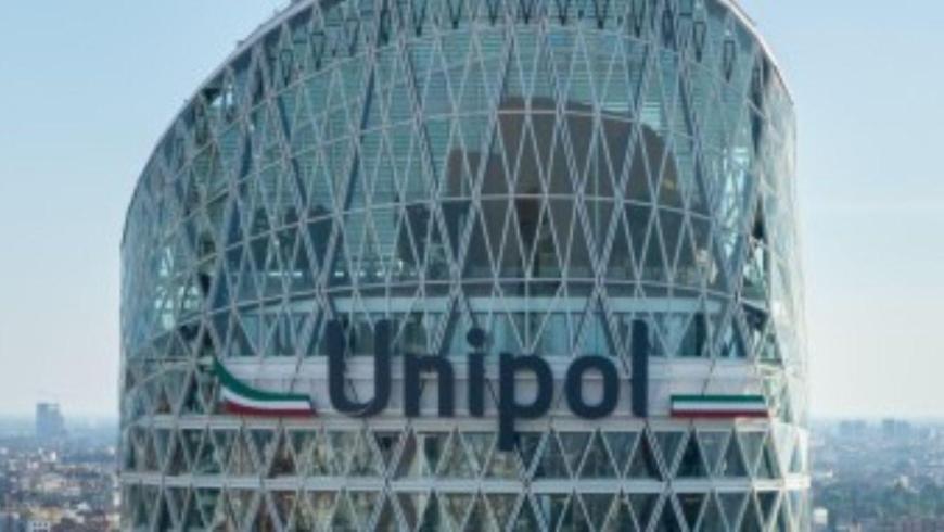Insegna Unipol su grattacielo della sede centrale del Gruppo a Bologna