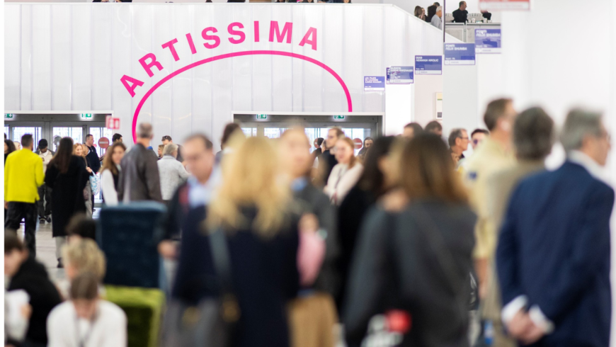 Gruppo di persone alla fiera Artissima