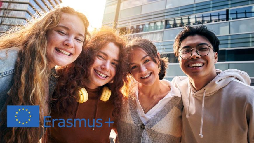 gruppo di ragazzi e ragazze in erasmus