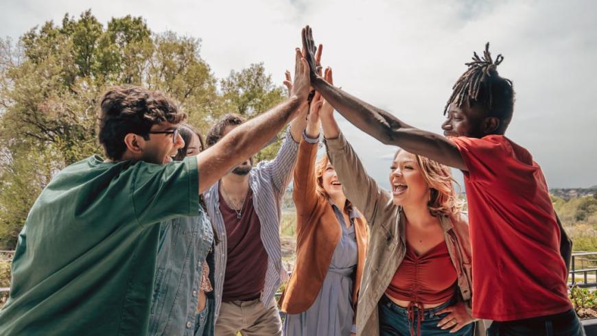 gruppo di ragazzi e ragazze
